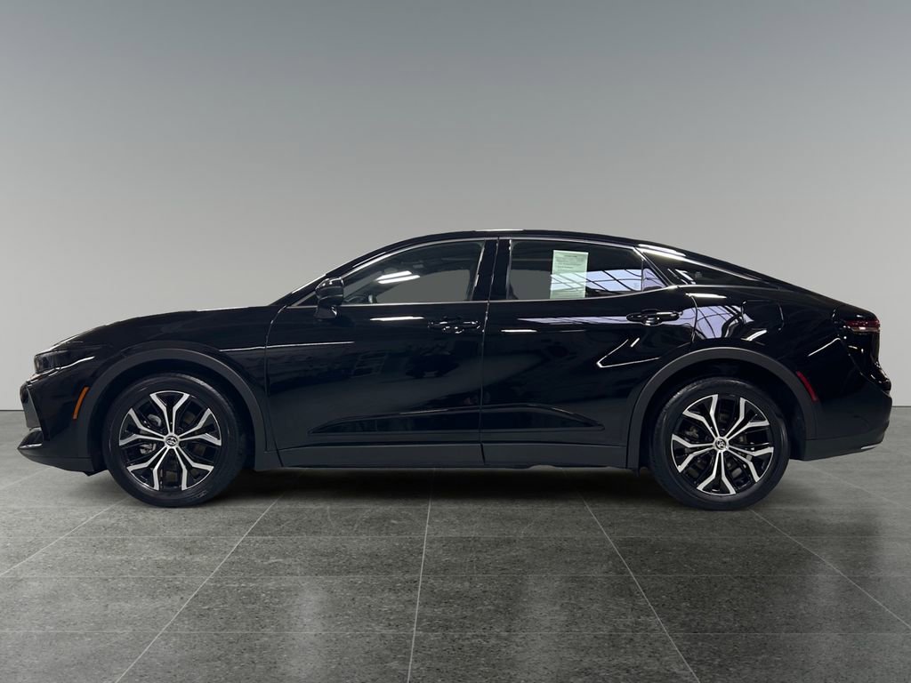 Used 2023 Toyota Crown Limited image 4
