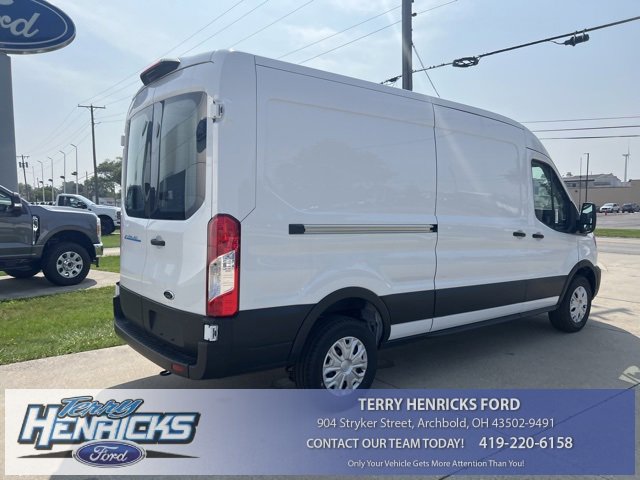 New 2023 Ford E-Transit Medium Roof image 3
