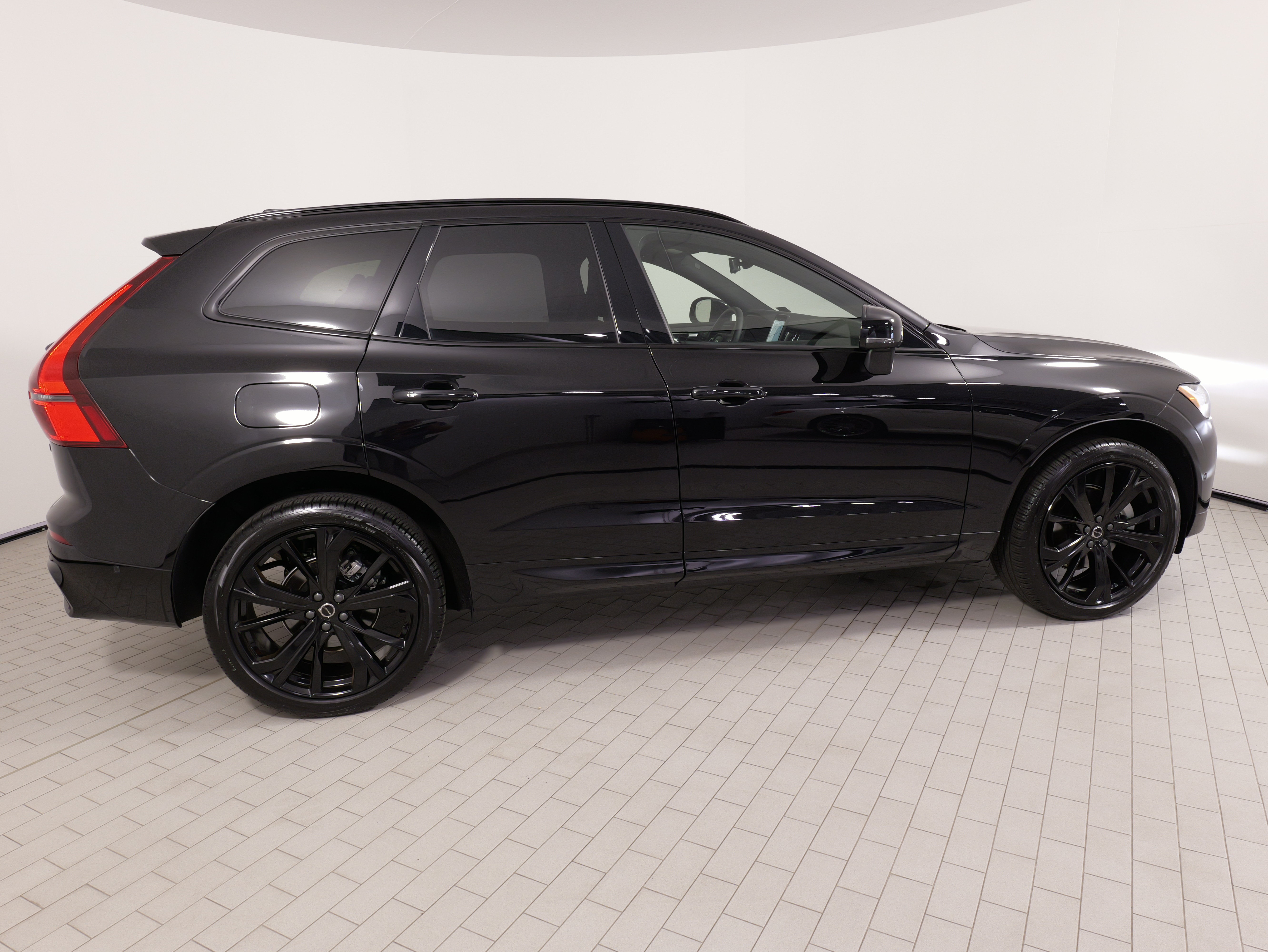 Used 2026 Volvo XC60 B5 Ultra w/ Protection Package Premier AWD/4WD image 9