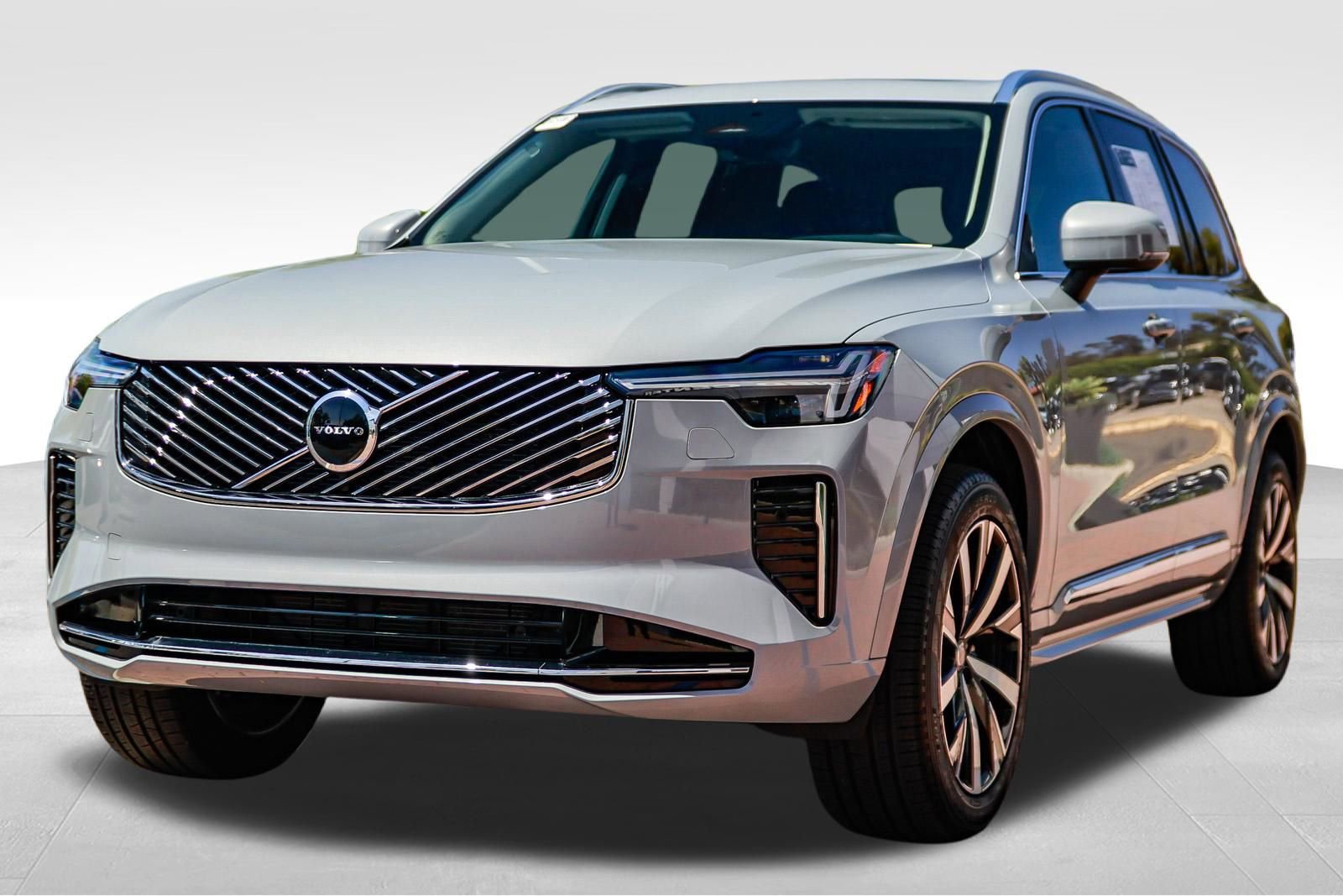 Used 2026 Volvo XC90 B5 Core image 3