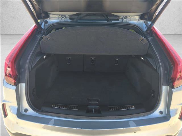 Used 2025 Cadillac XT4 Premium Luxury image 6