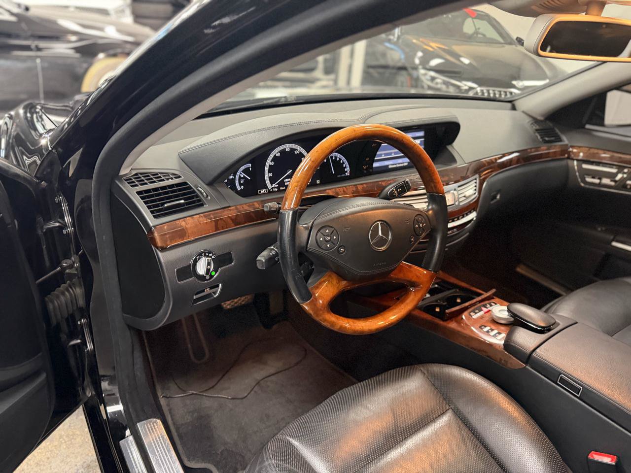 Used 2010 Mercedes-Benz S 550 4MATIC image 17