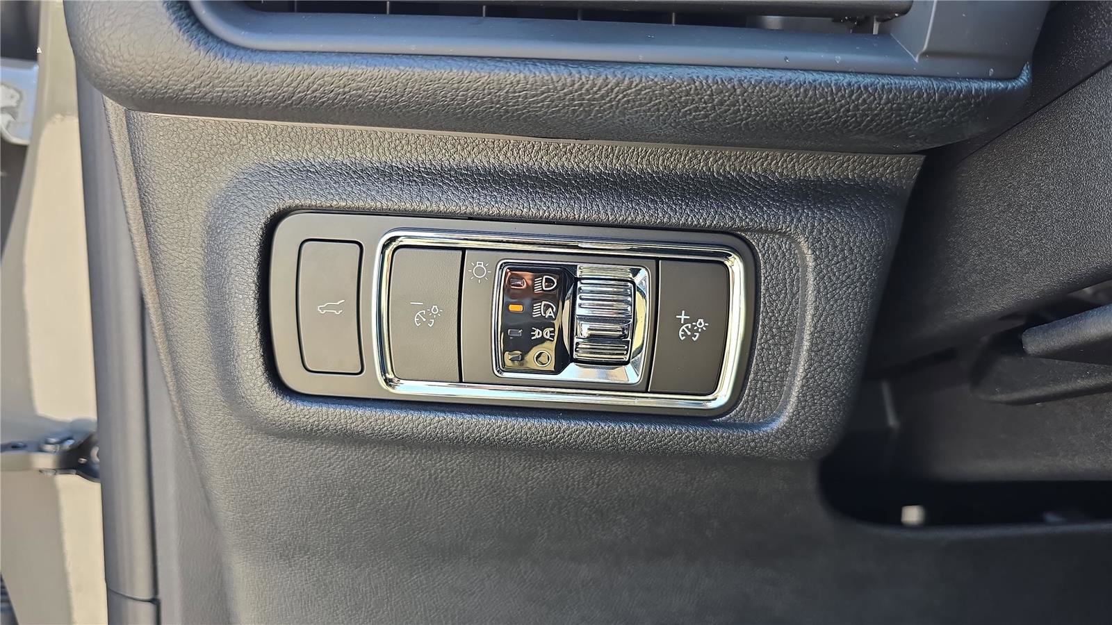 Used 2025 Lincoln Corsair AWD image 25