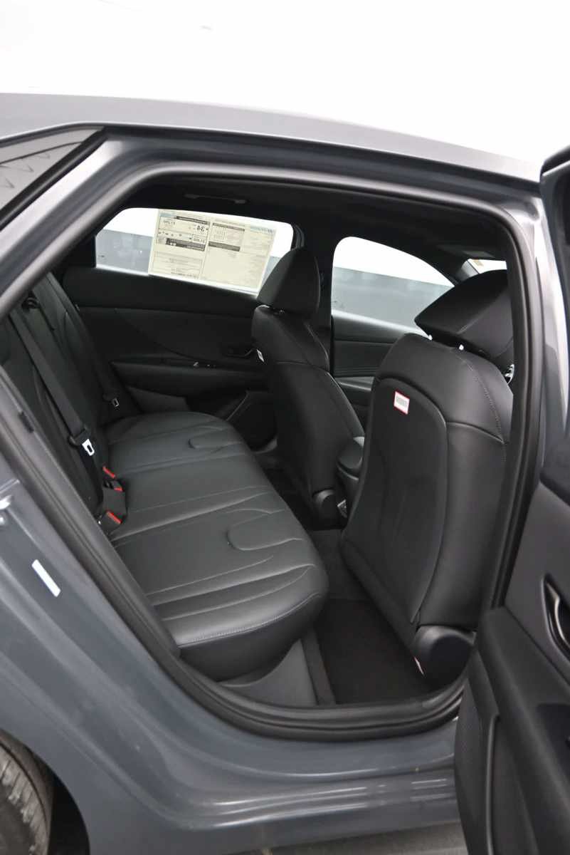 New 2026 Hyundai Elantra SEL Sport FWD image 12