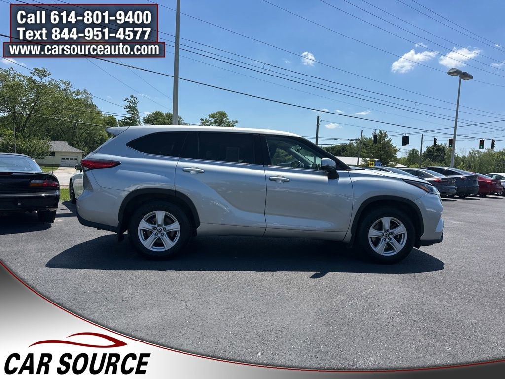 Used 2020 Toyota Highlander LE AWD/4WD image 4