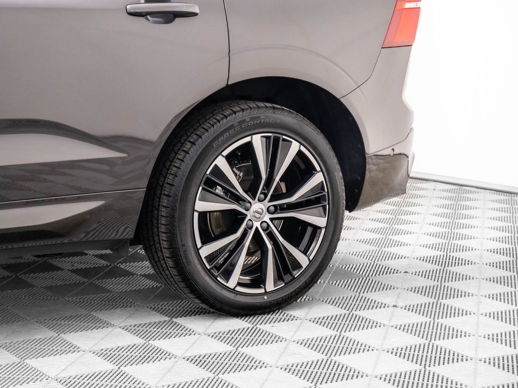 Used 2025 Volvo XC60 B5 Plus image 33