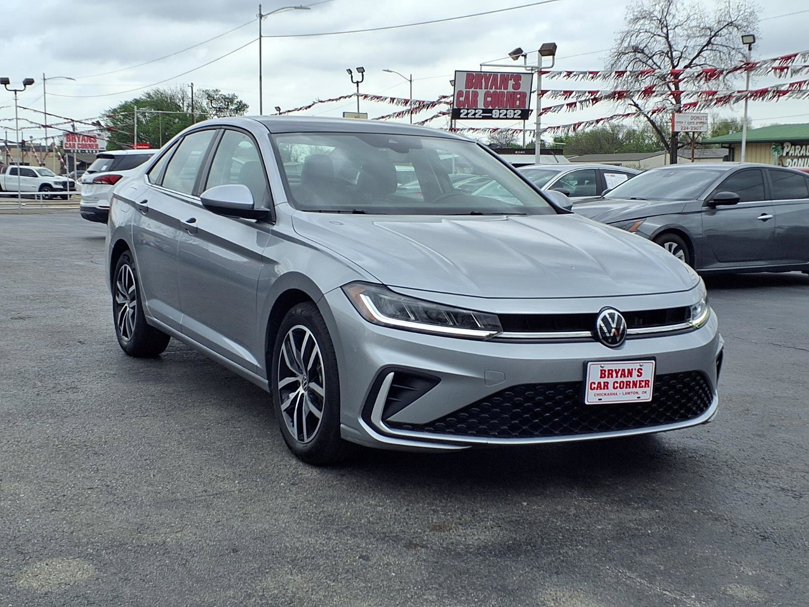 Used 2025 Volkswagen Jetta SE image 23