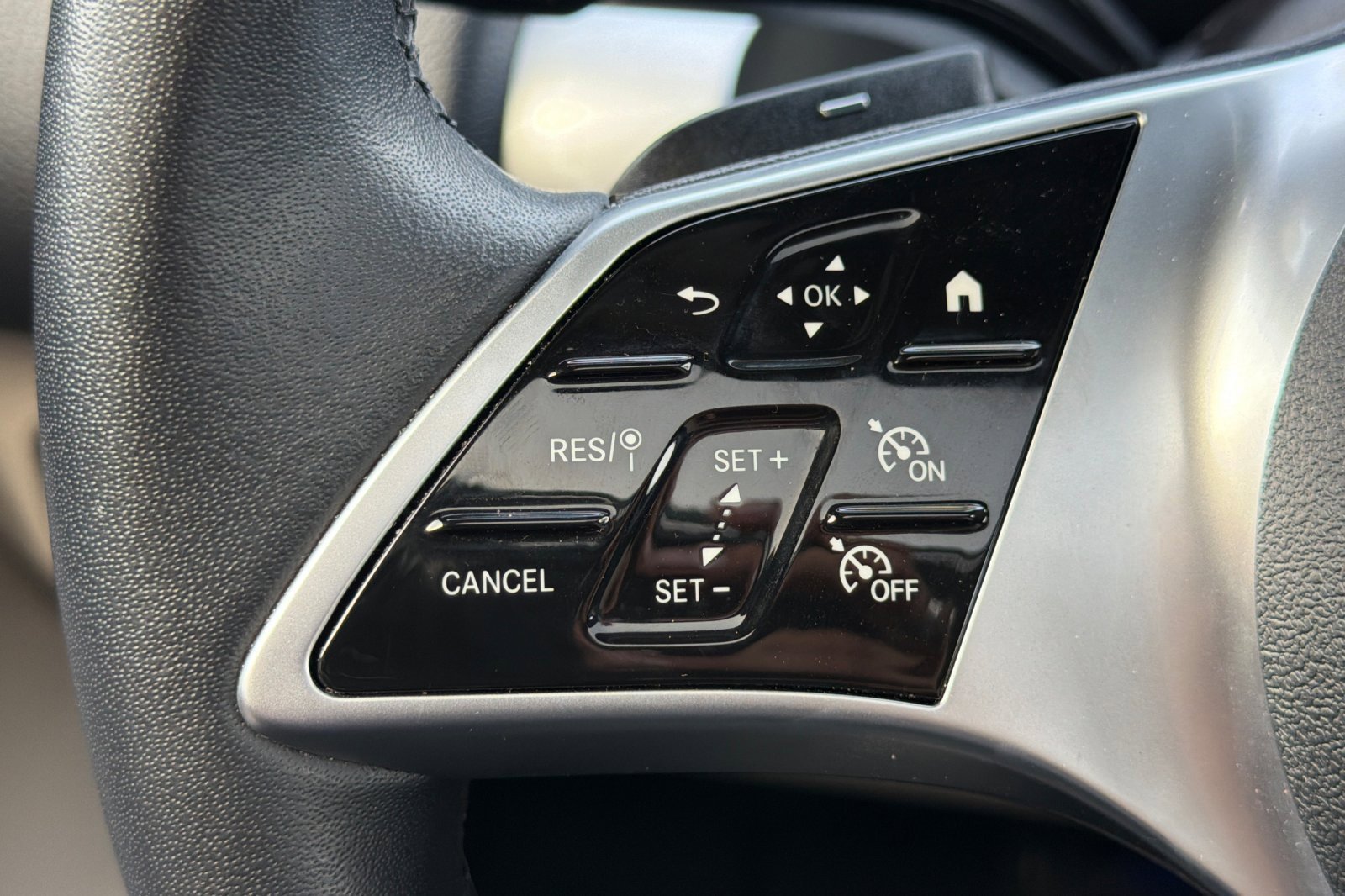 Certified 2025 Mercedes-Benz GLB 250 image 27