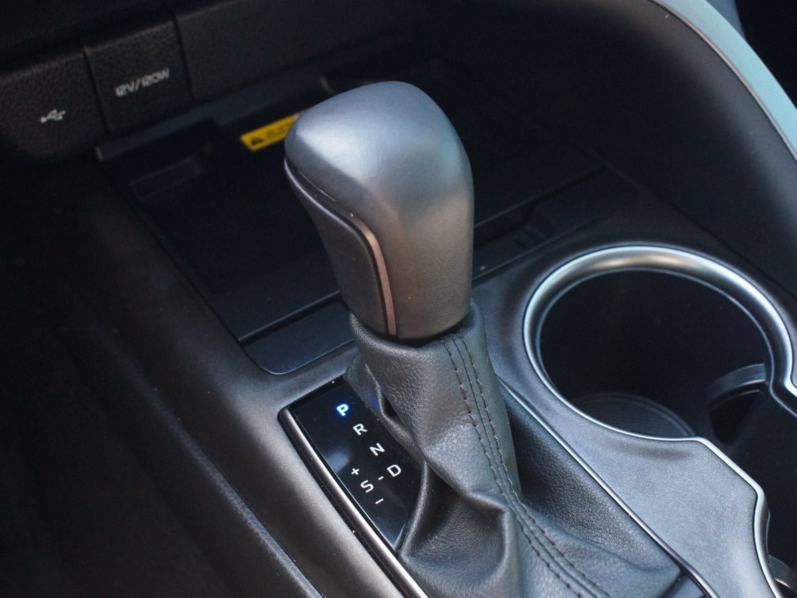 Used 2024 Toyota Camry SE w/ Cold Weather Package FWD image 12