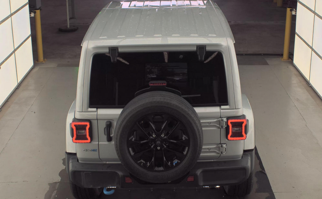 Used 2023 Jeep Wrangler Unlimited Sahara AWD/4WD image 4