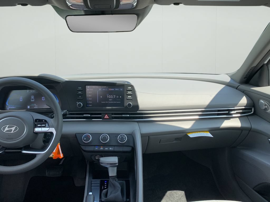 Certified 2026 Hyundai Elantra SE w/ Cargo Package FWD image 19