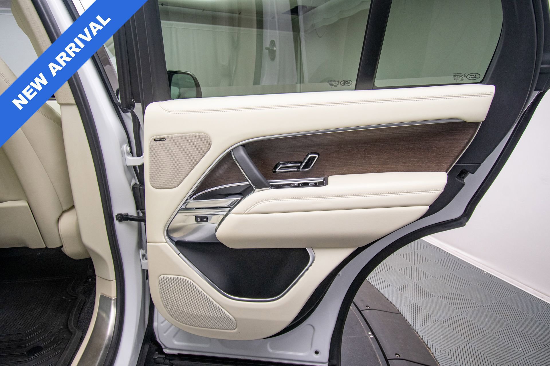 Used 2023 Land Rover Range Rover SE image 27