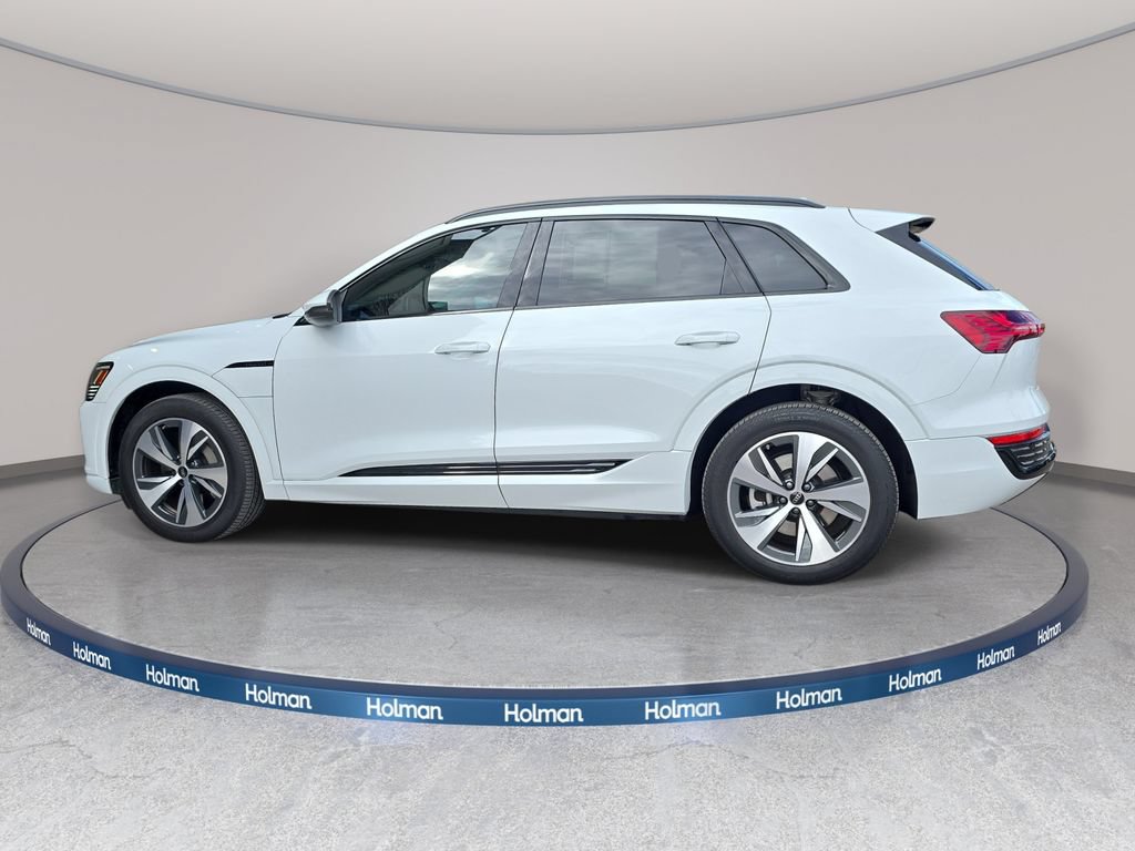 Used 2024 Audi Q8 e-tron Premium Plus AWD/4WD image 9