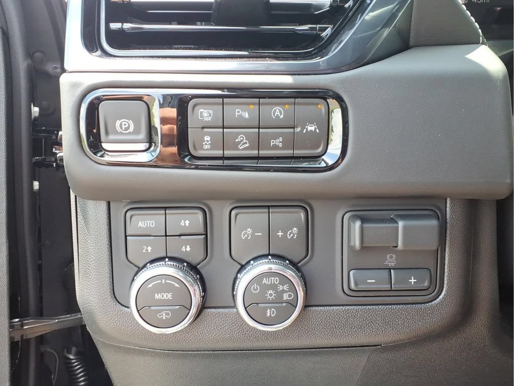 New 2026 GMC Yukon AT4 Ultimate AWD/4WD image 16