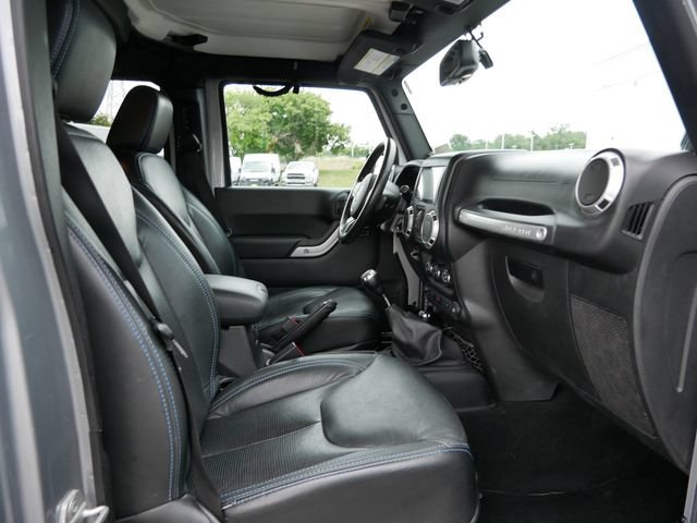 Used 2013 Jeep Wrangler Unlimited Sahara w/ Dual Top Group AWD/4WD image 16