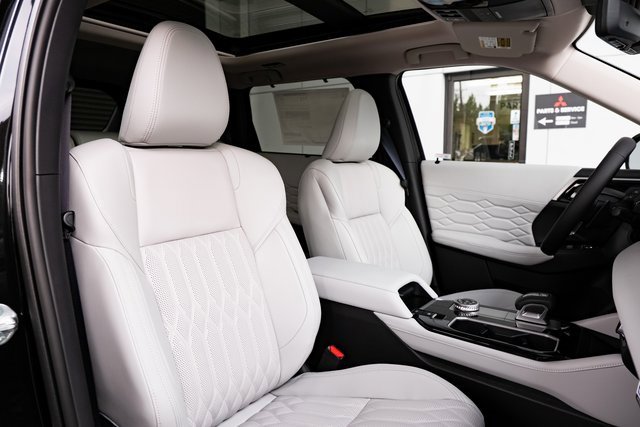 New 2025 Mitsubishi Outlander AWD image 31
