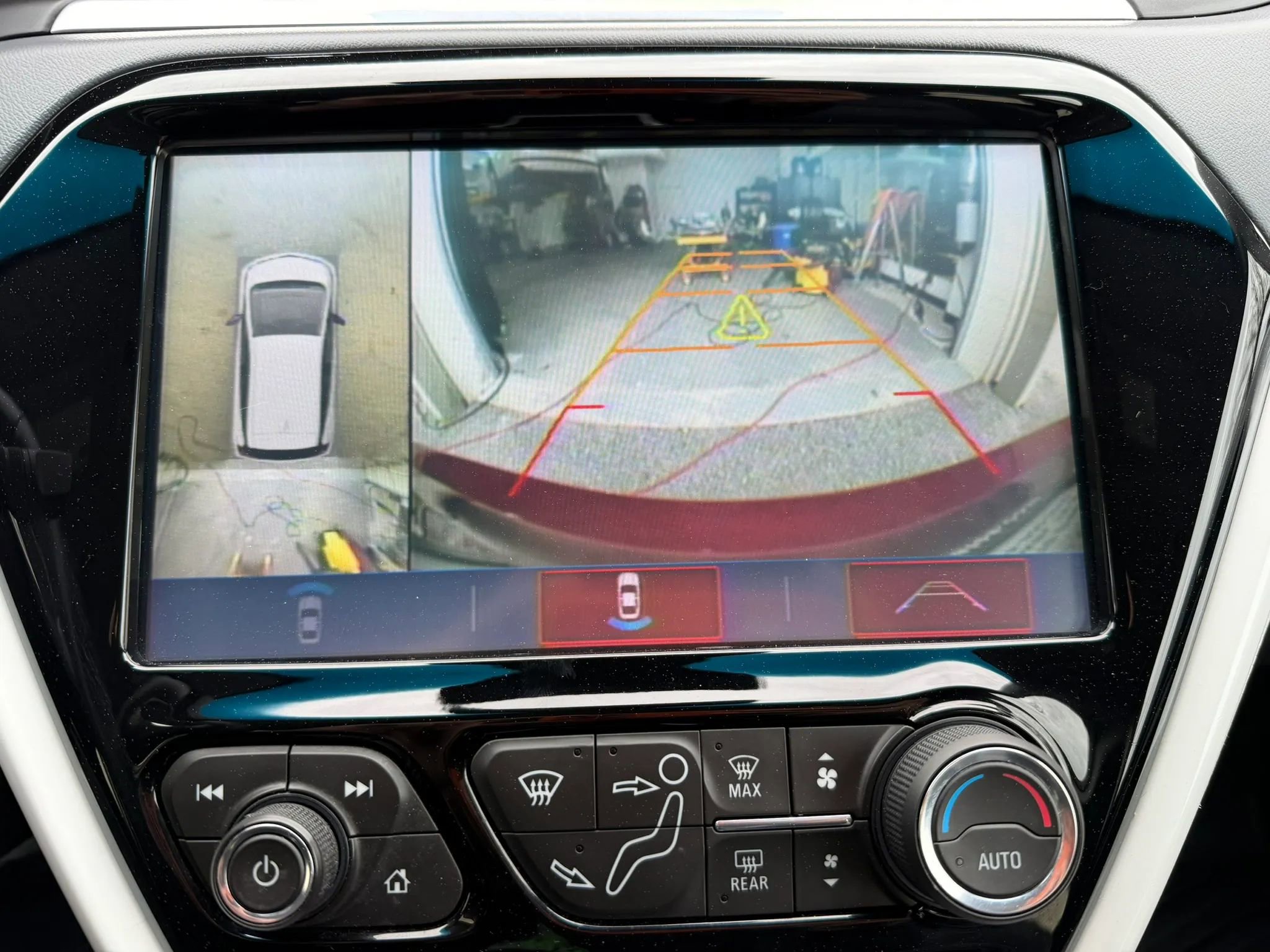 Used 2019 Chevrolet Bolt Premier w/ Infotainment Package image 27