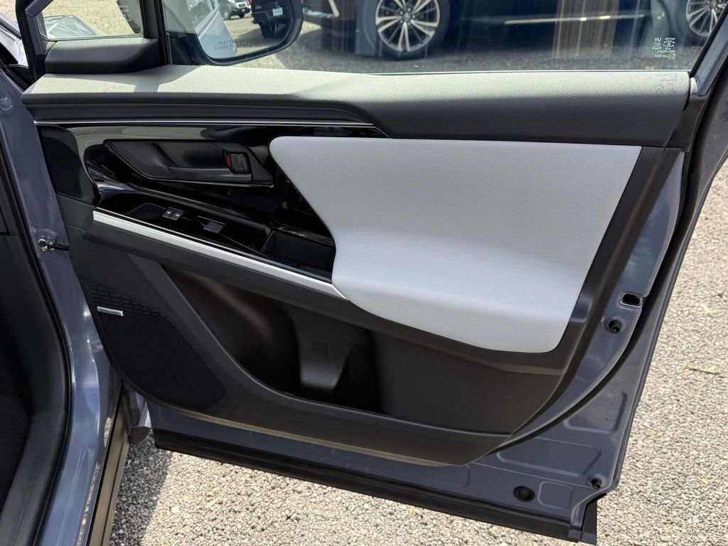 Used 2025 Subaru Solterra Touring image 8