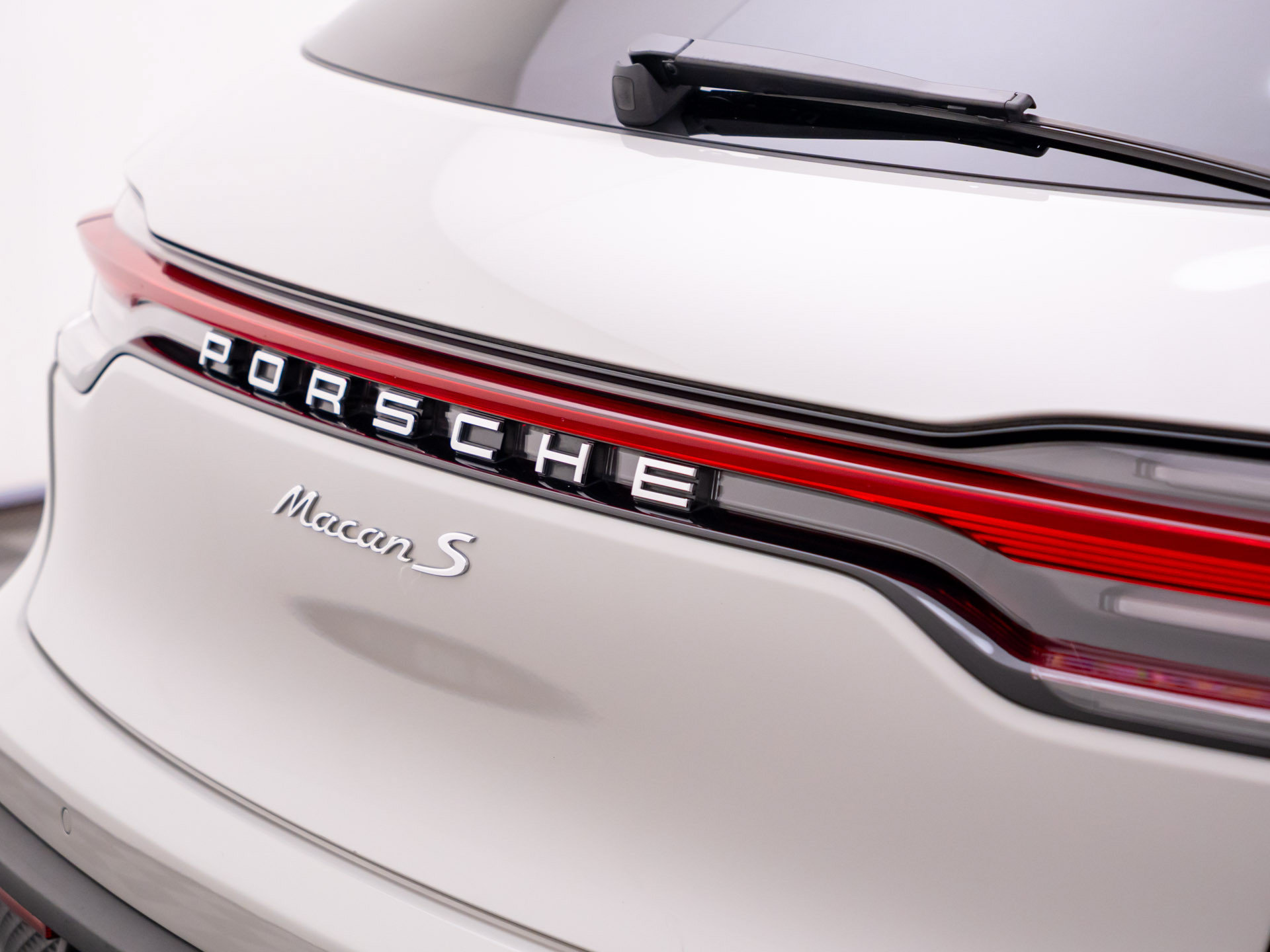 Certified 2023 Porsche Macan S AWD/4WD image 36