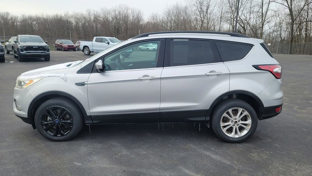 Used 2017 Ford Escape SE w/ Equipment Group 201A image 3