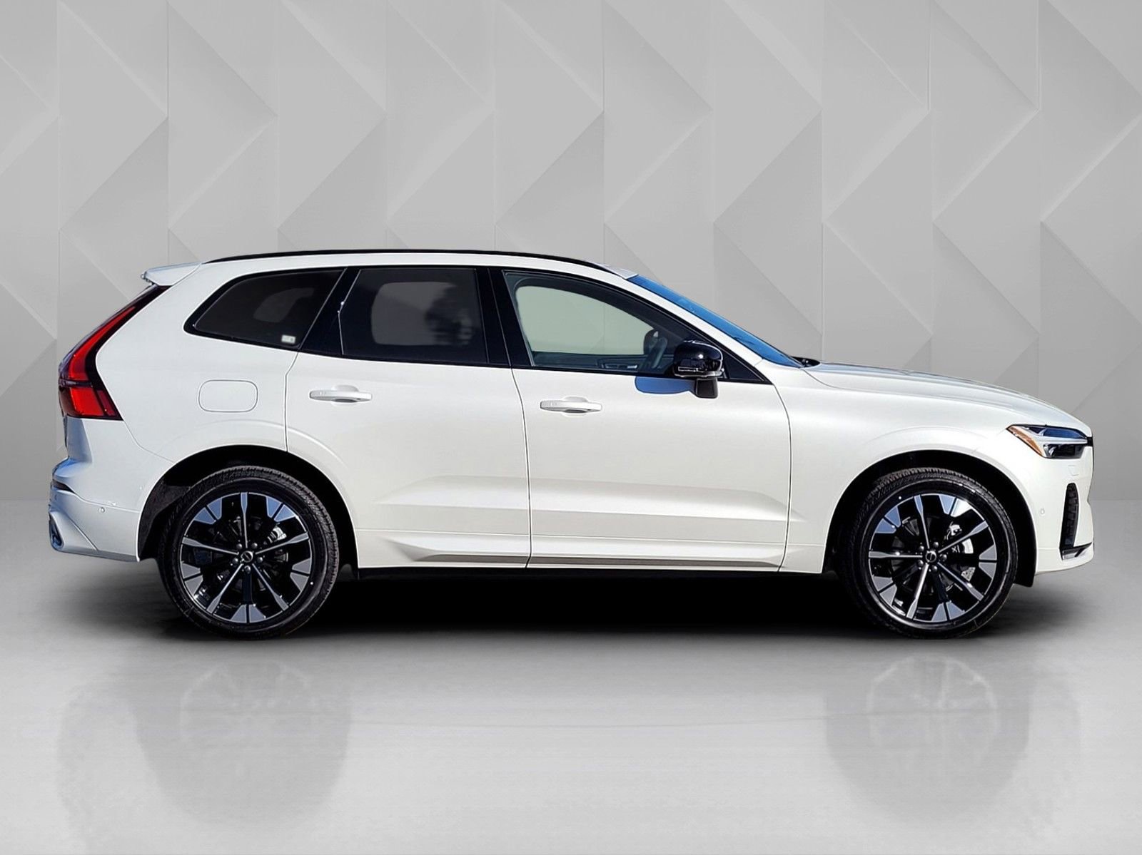 New 2026 Volvo XC60 B5 Plus w/ Protection Package Premier image 7