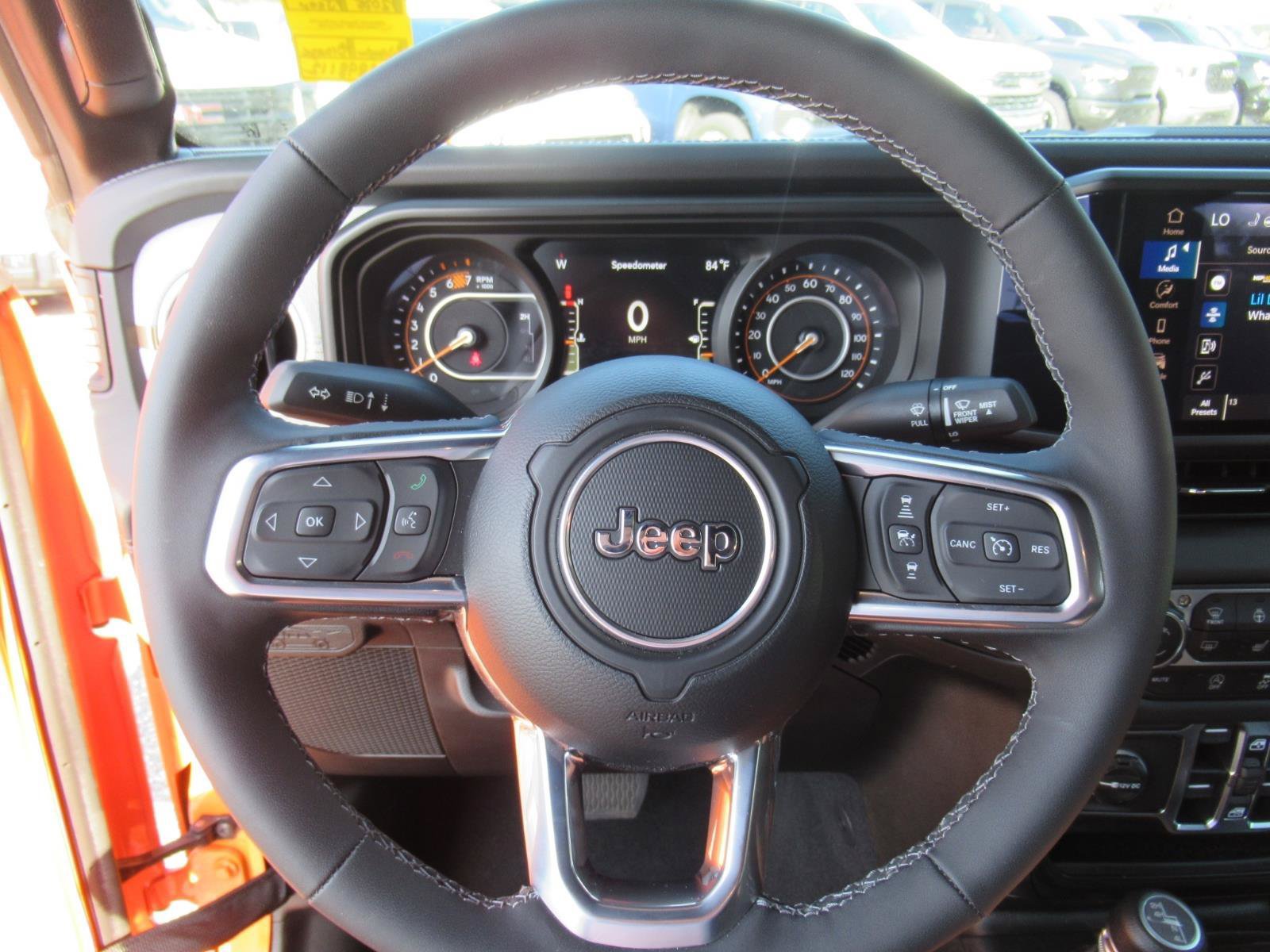 Used 2025 Jeep Wrangler Unlimited Sahara AWD/4WD image 22