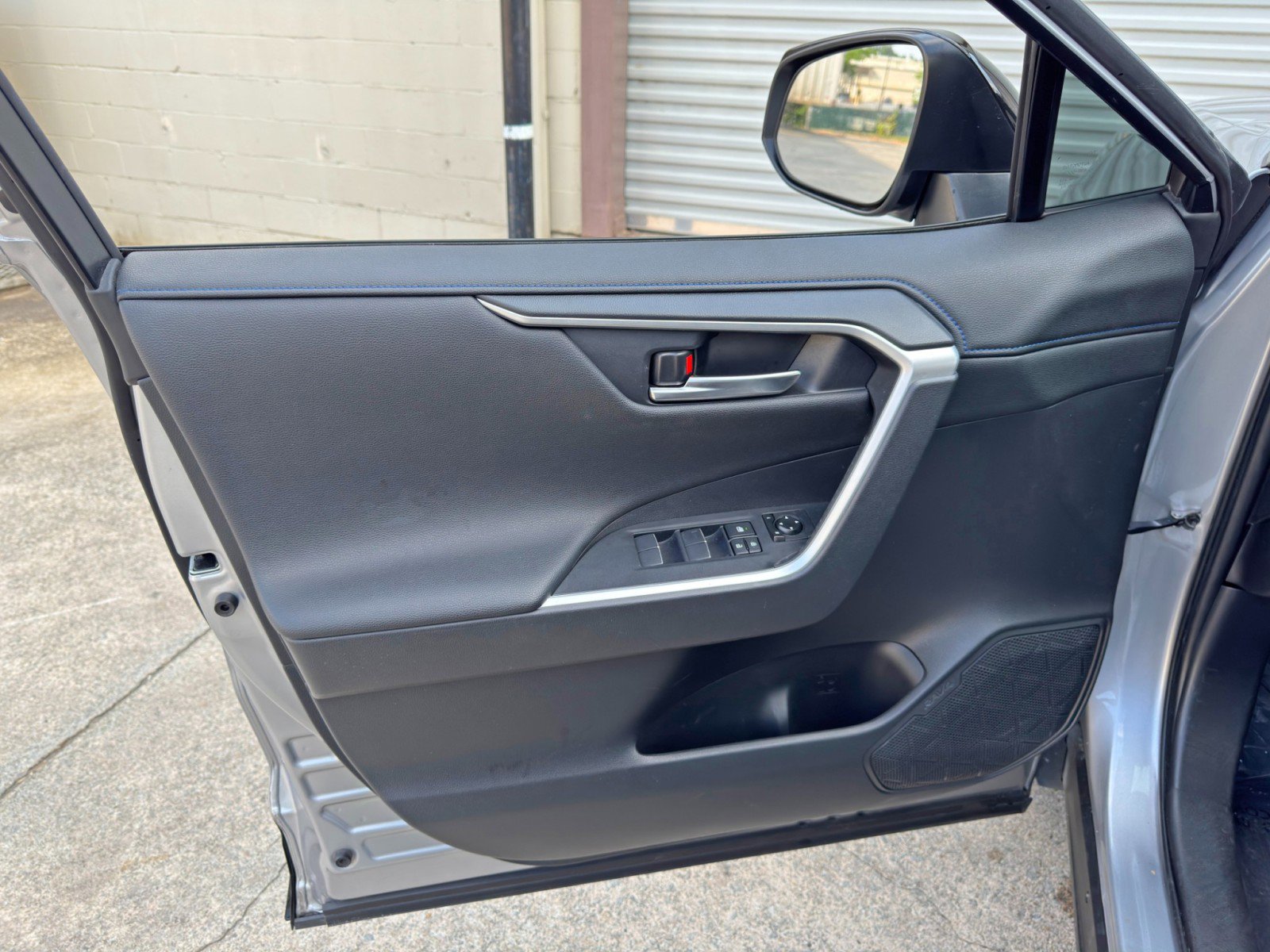 Used 2019 Toyota RAV4 XSE w/ XSE Weather Package AWD/4WD image 40