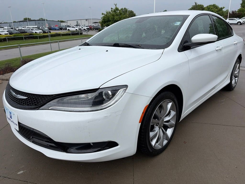 Used 2016 Chrysler 200 S FWD image 4