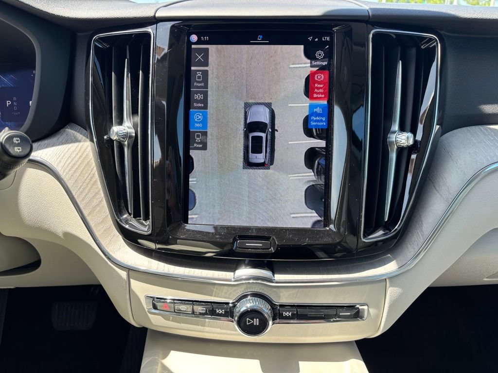 Certified 2023 Volvo XC60 B5 Plus w/ Climate Package AWD/4WD image 18
