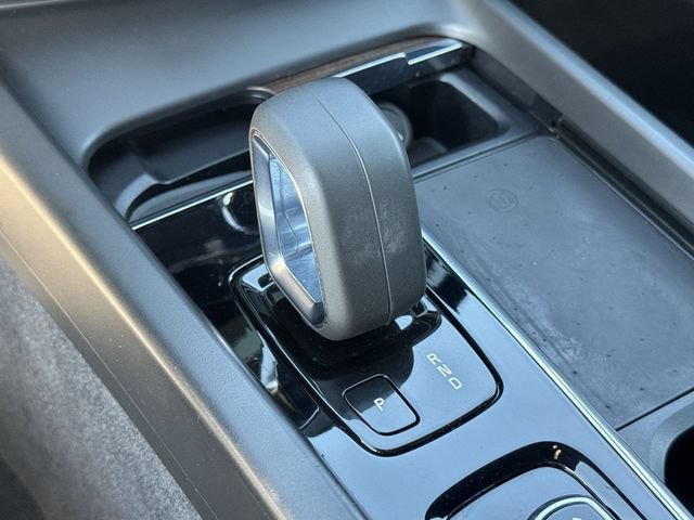 Used 2022 Volvo XC60 B5 Momentum w/ Protection Package Premier FWD image 13