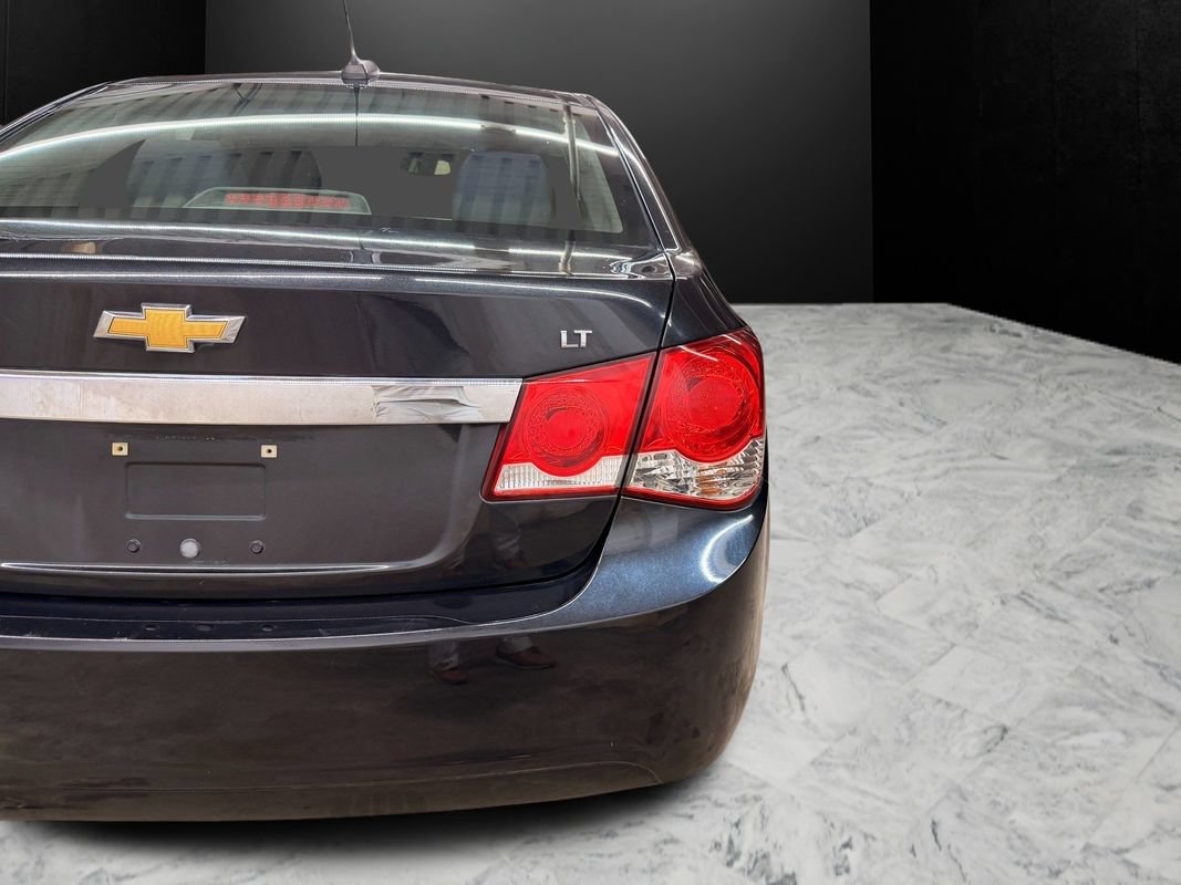 Used 2016 Chevrolet Cruze LT FWD image 10