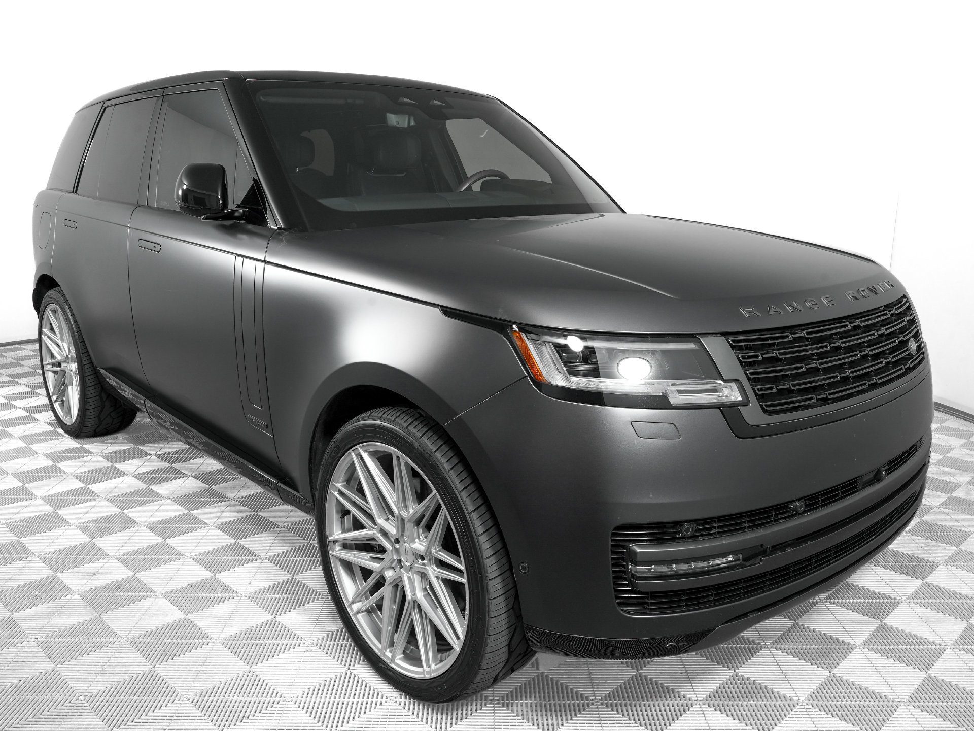 Used 2025 Land Rover Range Rover Autobiography AWD/4WD image 3