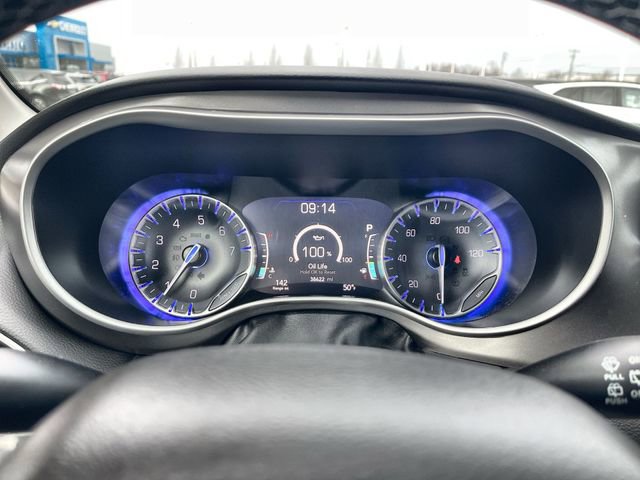 Used 2024 Chrysler Pacifica Touring-L image 12