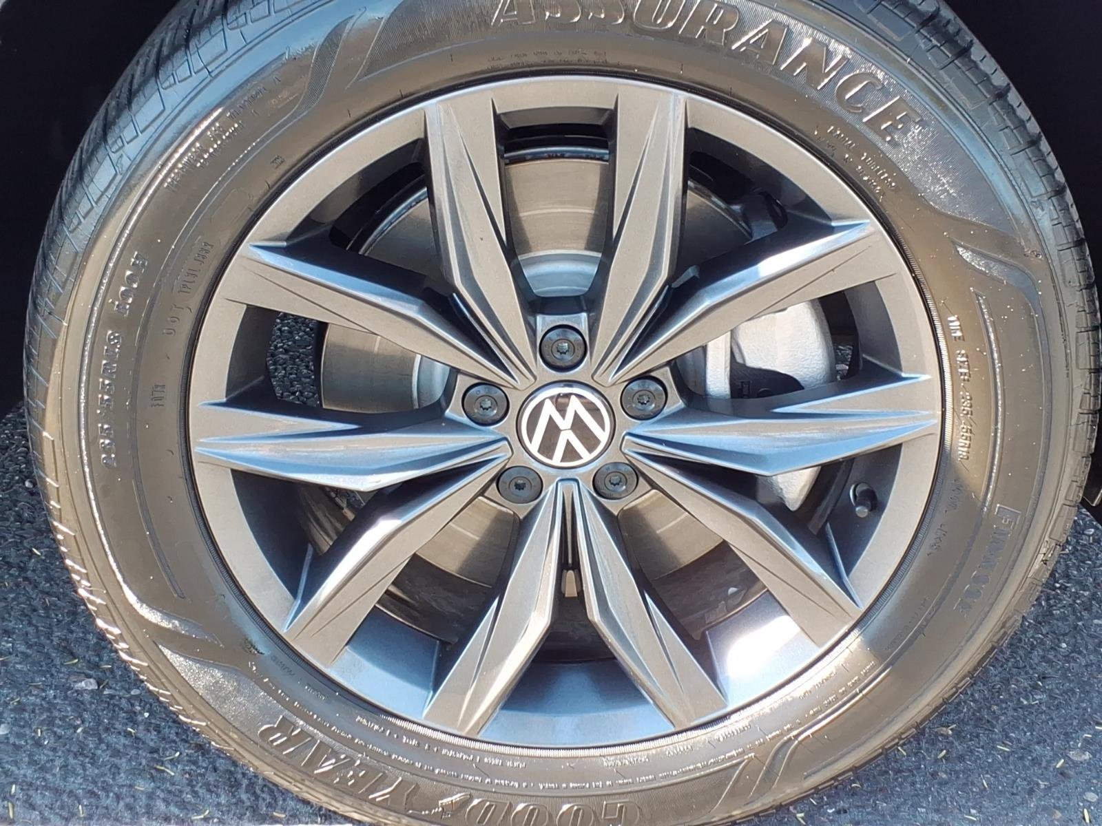 Certified 2023 Volkswagen Tiguan SE w/ Panoramic Sunroof Package image 9