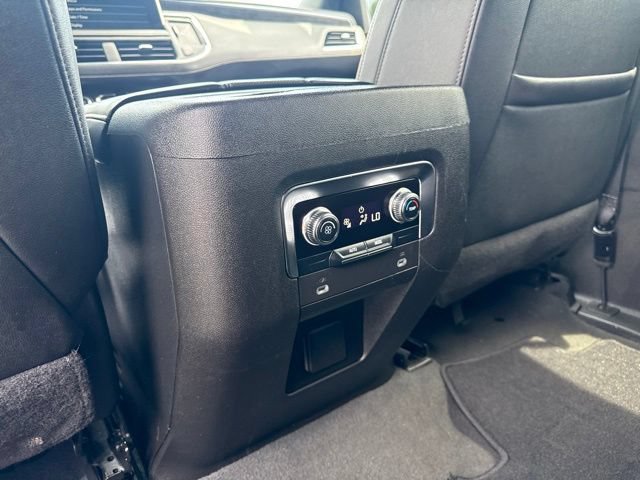 Used 2024 GMC Yukon XL SLT AWD/4WD image 17