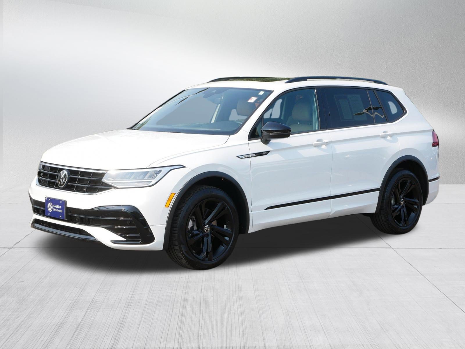 Certified 2023 Volkswagen Tiguan SE R-Line AWD/4WD image 3