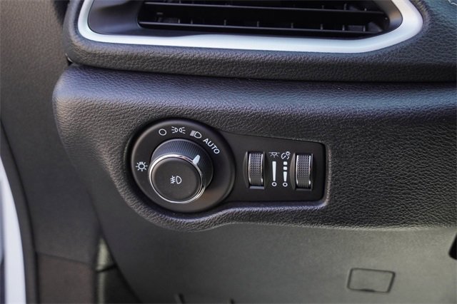 Used 2022 Chrysler Pacifica Touring image 25