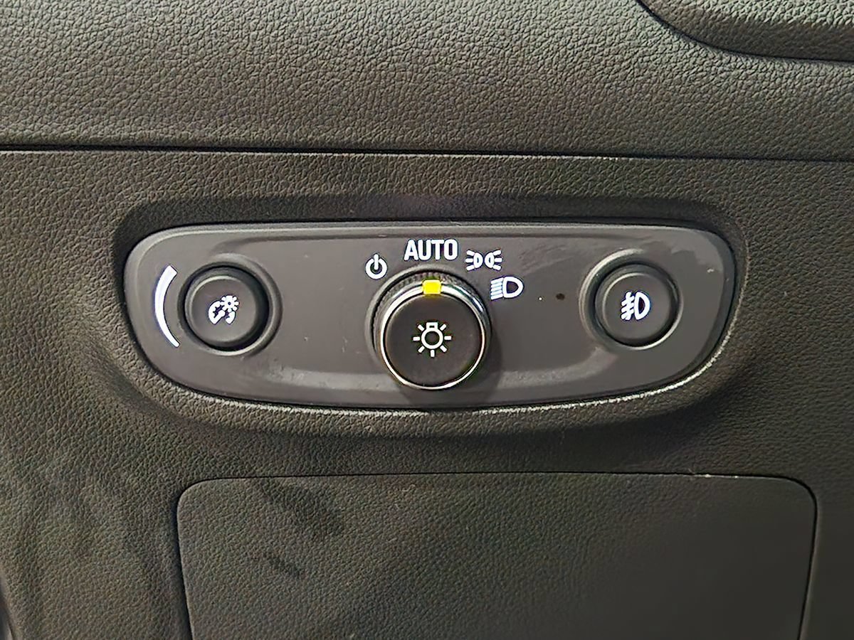Used 2022 Buick Encore GX Select w/ Sport Touring Package FWD image 42