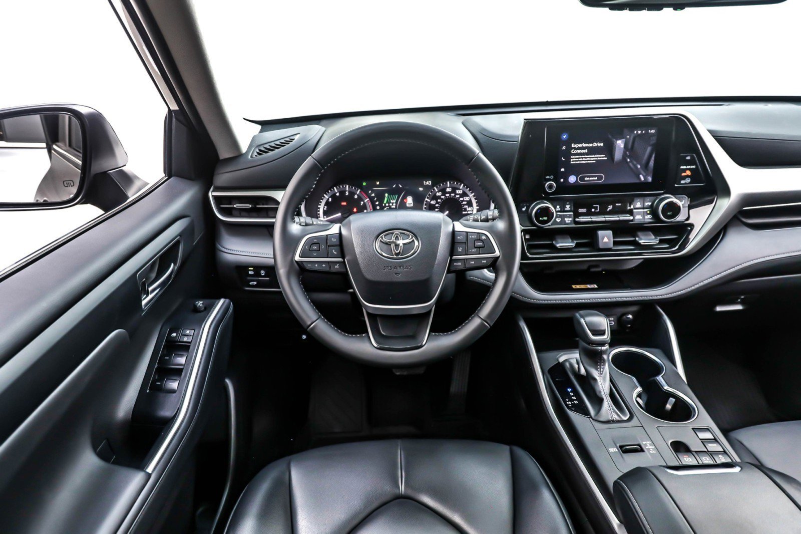 Used 2024 Toyota Highlander XLE image 5