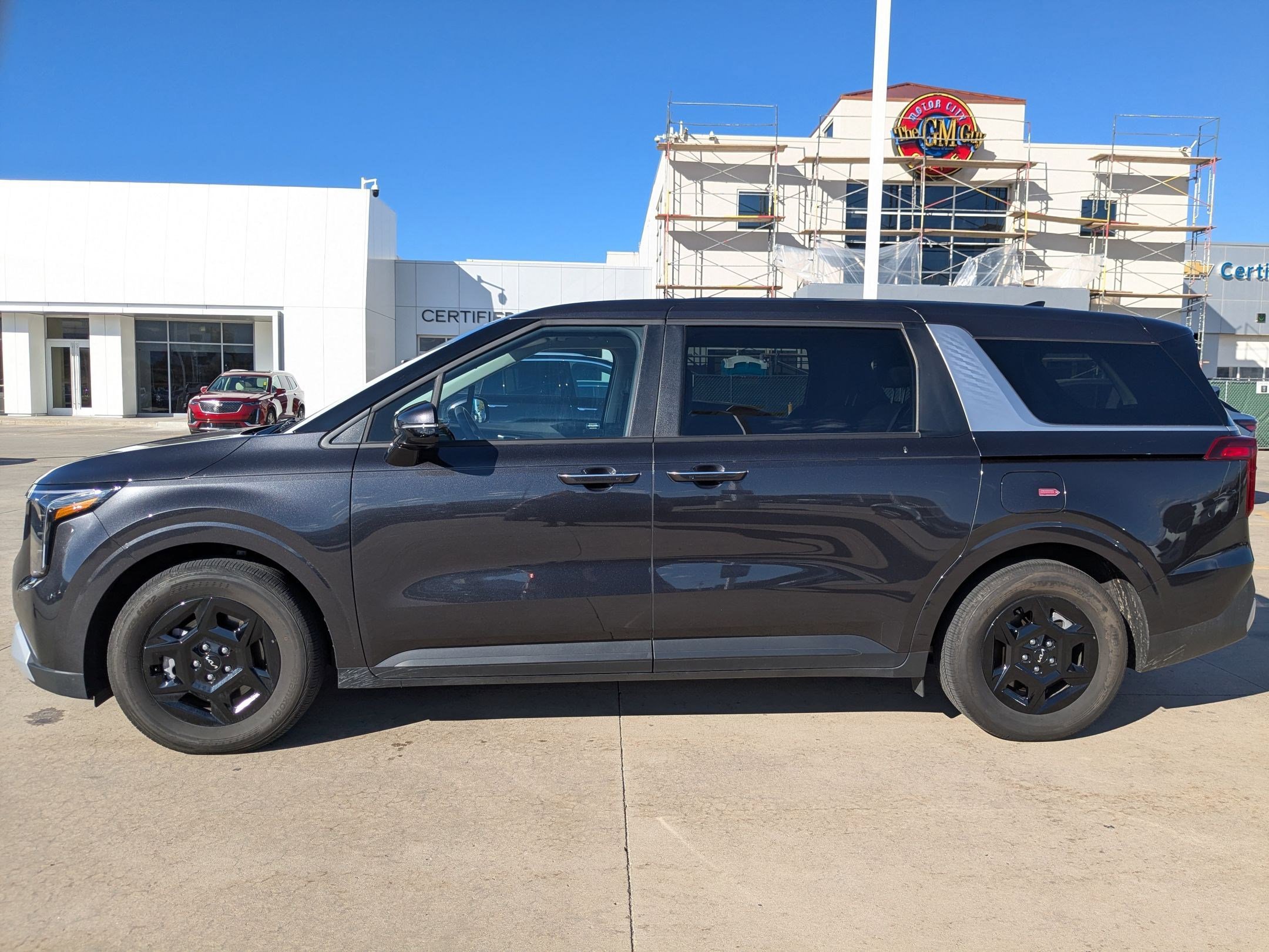 Certified 2025 Kia Carnival LX image 2