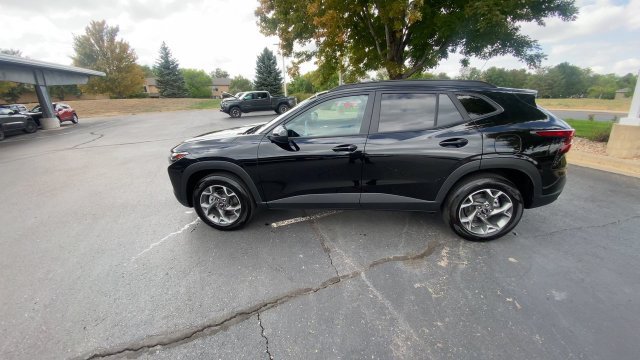 Used 2026 Chevrolet Trax LT w/ Driver Confidence Package FWD image 5