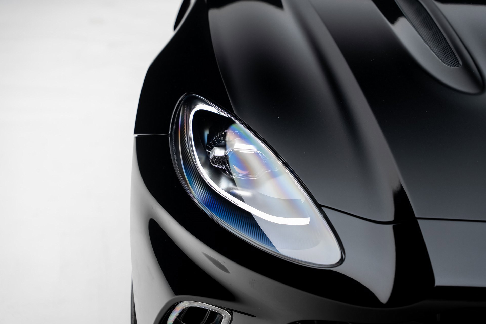 Used 2021 Aston Martin DBX image 11