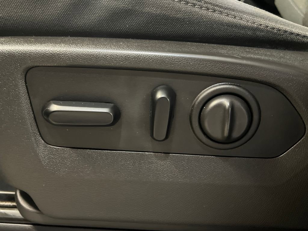 Used 2019 Chevrolet Silverado 1500 RST image 32