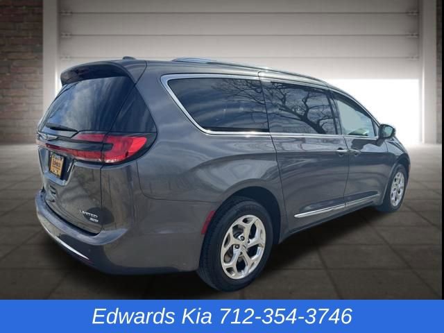 Used 2021 Chrysler Pacifica Limited image 3