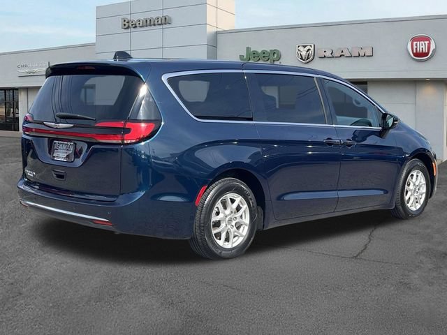 Used 2025 Chrysler Pacifica Select FWD image 7