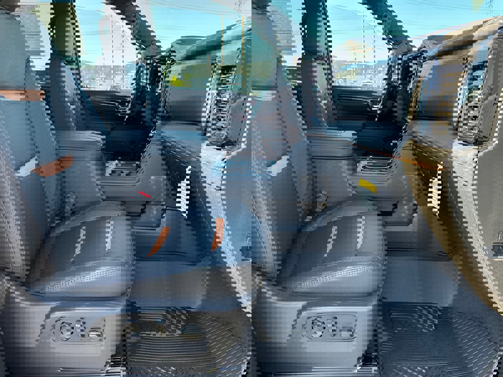 New 2025 GMC Sierra 2500 AT4 w/ AT4 Premium Plus Package image 13