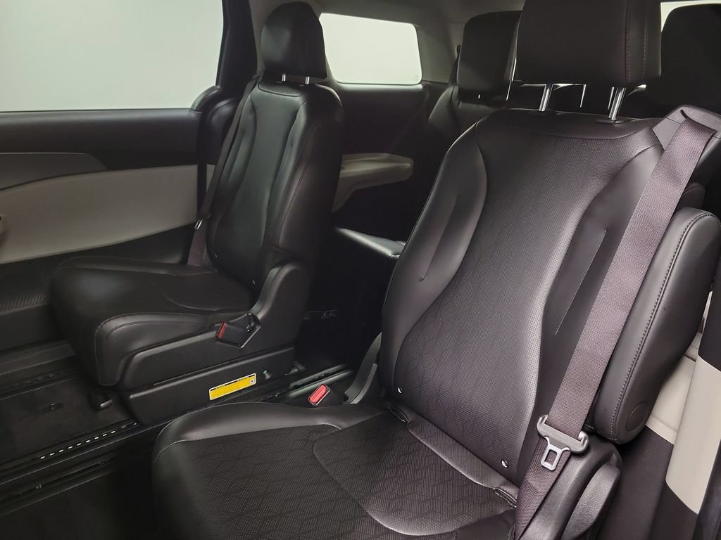 Used 2023 Kia Carnival LX FWD image 29