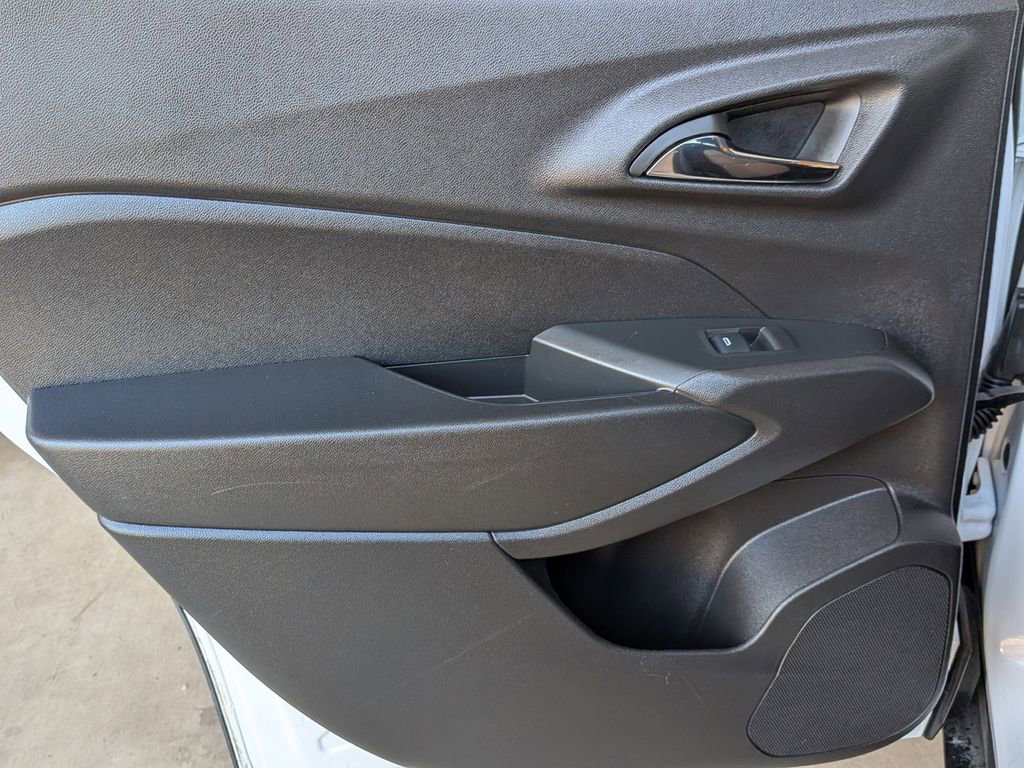 Used 2025 Chevrolet Trax LS image 26