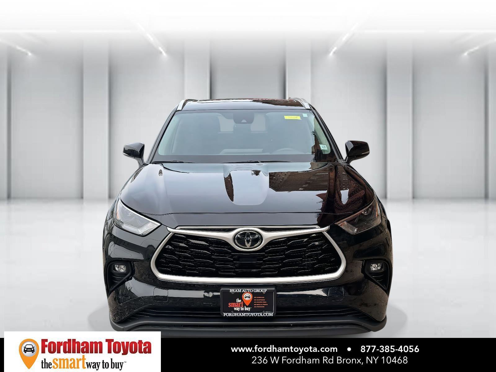 Used 2023 Toyota Highlander XLE image 2