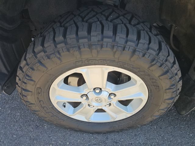 Used 2010 Toyota Tundra 4x4 Double Cab image 18
